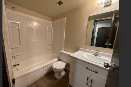 Spacious 2 Level 2 Bedroom Apartment on 8th Street