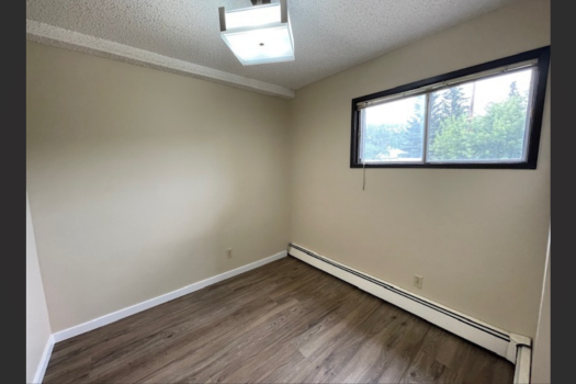 Spacious 2 Level 2 Bedroom Apartment on 8th Street