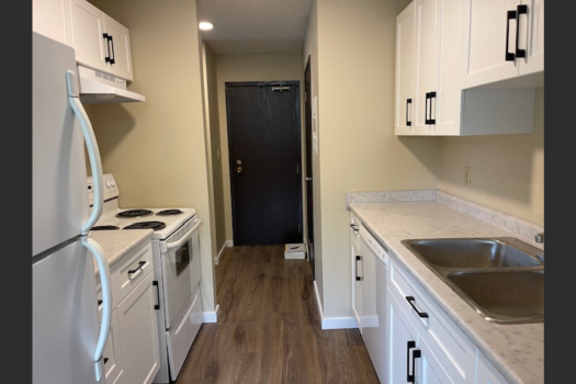 Spacious 2 Level 2 Bedroom Apartment on 8th Street