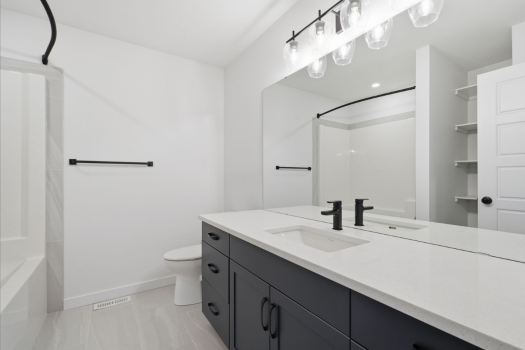 Lovely New Build Main Floor in Brighton