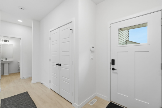 Lovely New Build Main Floor in Brighton