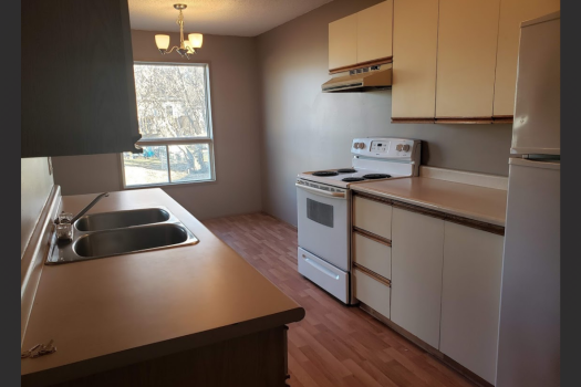 2 Bedroom Suite in 4-plex in South Warman