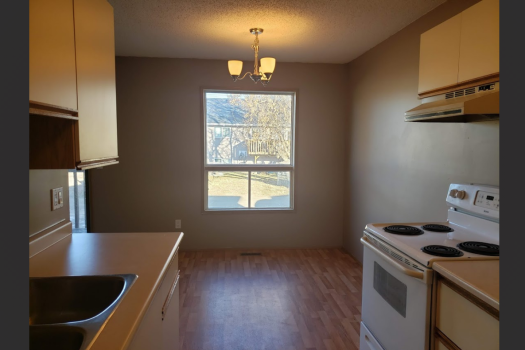 2 Bedroom Suite in 4-plex in South Warman