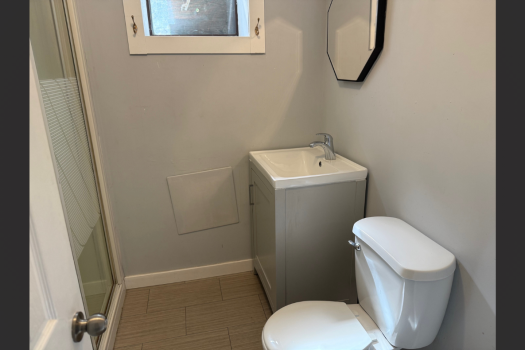 4 bedroom home just off Broadway